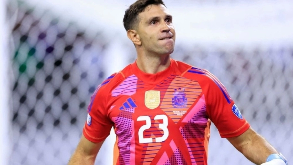 El Dibu Martínez quiere fichar por el Manchester United