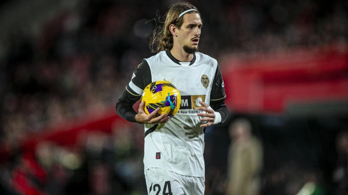 El Valencia recibe varias ofertas por Yarek Gasiorowski | ElDesmarque