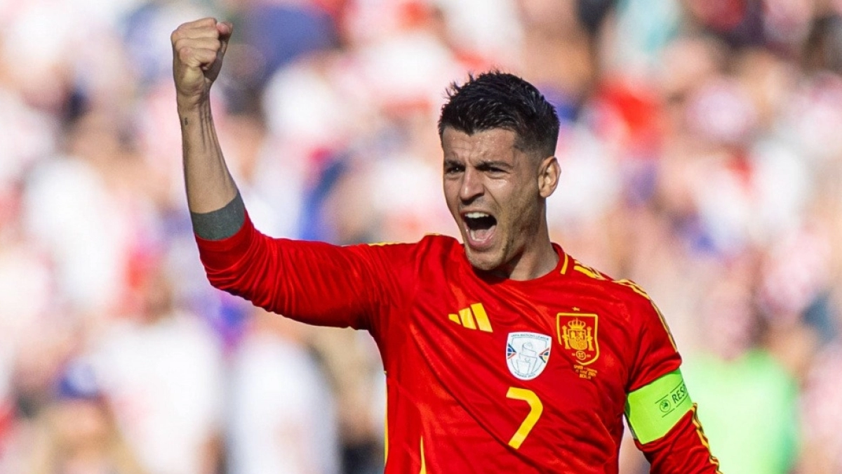 El Como ata a Álvaro Morata / Transfermarkt