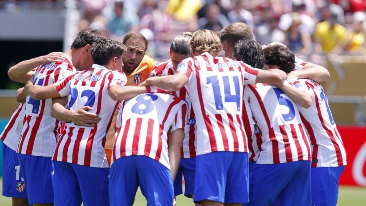 Atlético de Madrid finds its surprise signing in the Premier League.