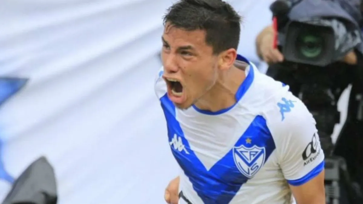 Lucas Robertone, former Vélez player and current midfielder for Almería.