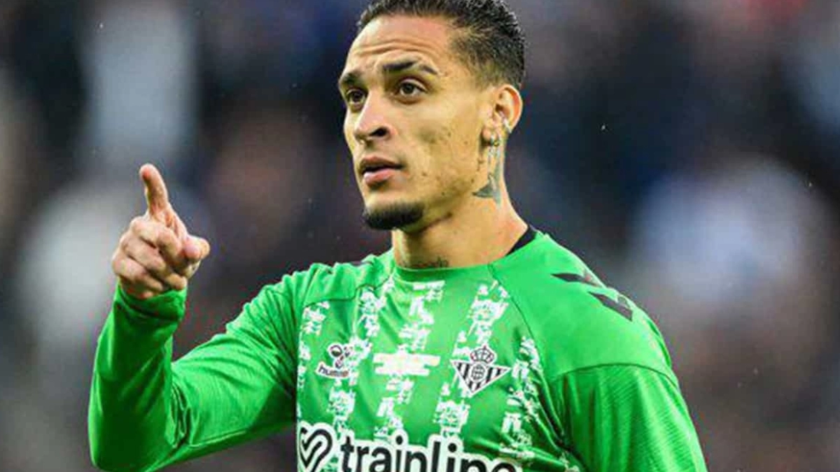 <p>Real Betis, willing to do anything to sign Antony and Ceballos</p>