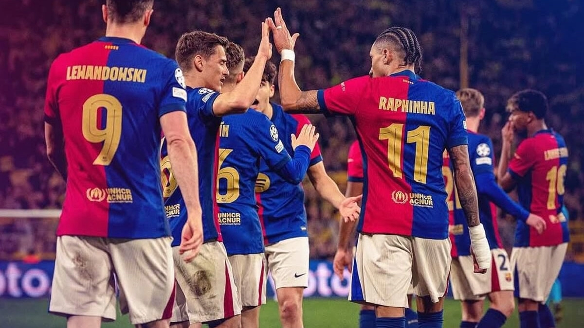Los jugadores del Barcelona celebran un gol