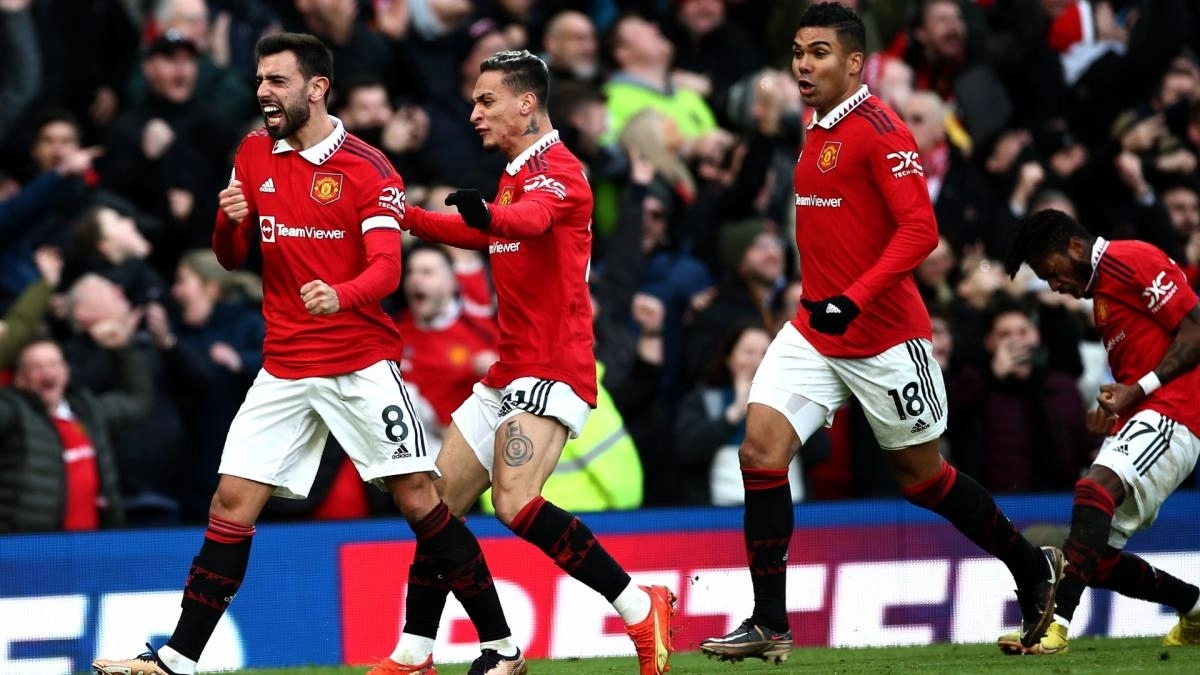 Los jugadores del Manchester United celebran un gol