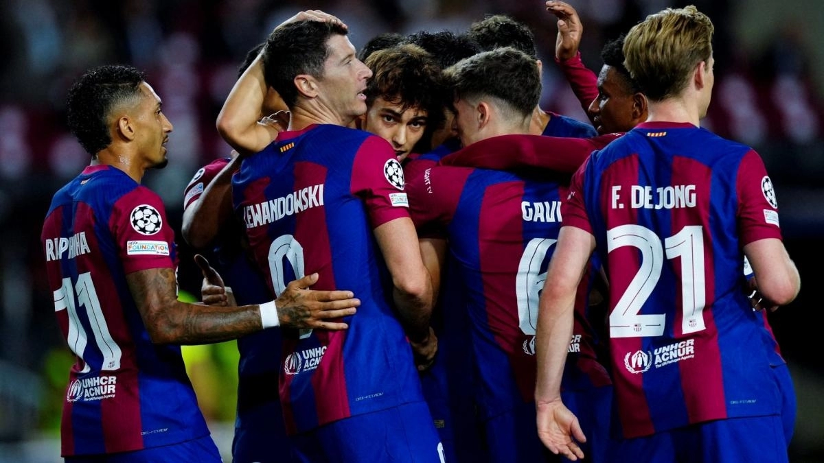 Los jugadores del Barcelona celebran un gol