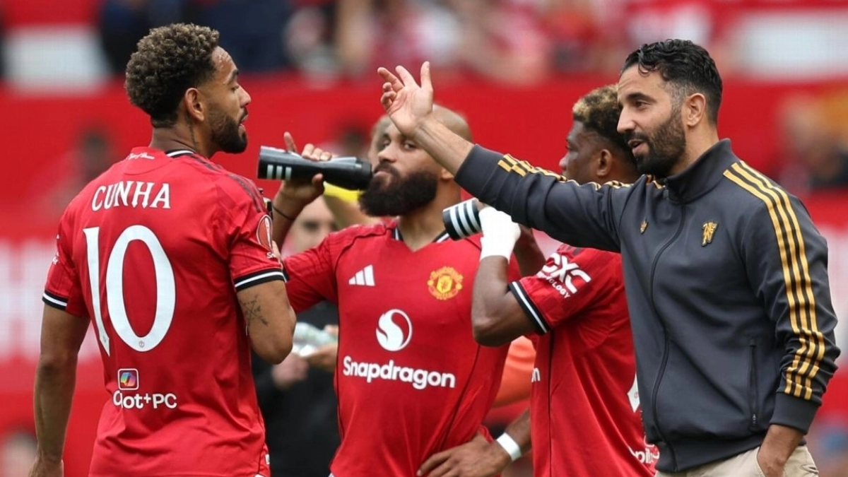 Manchester United is preparing 150 million for two signings.