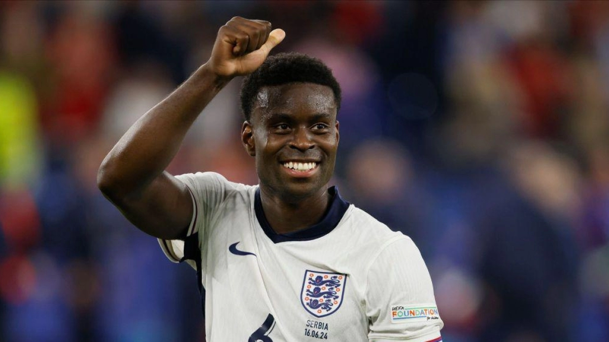 Marc Guéhi celebrando la victoria con Inglaterra
