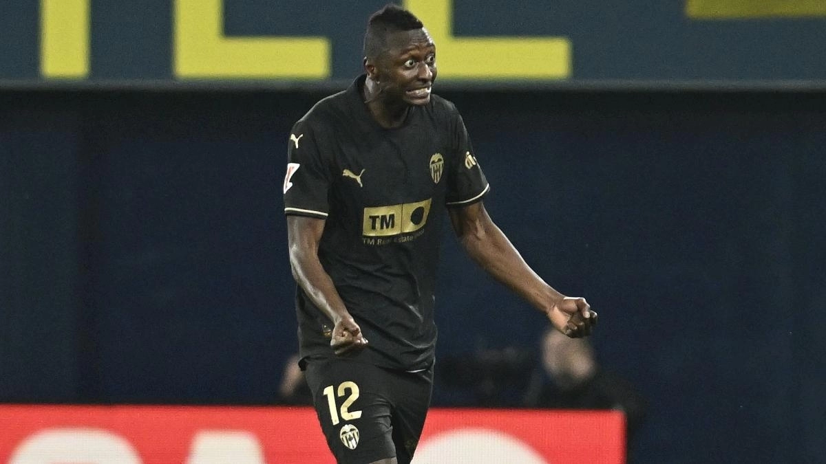 Umar Sadiq estuvo cedido en el Valencia