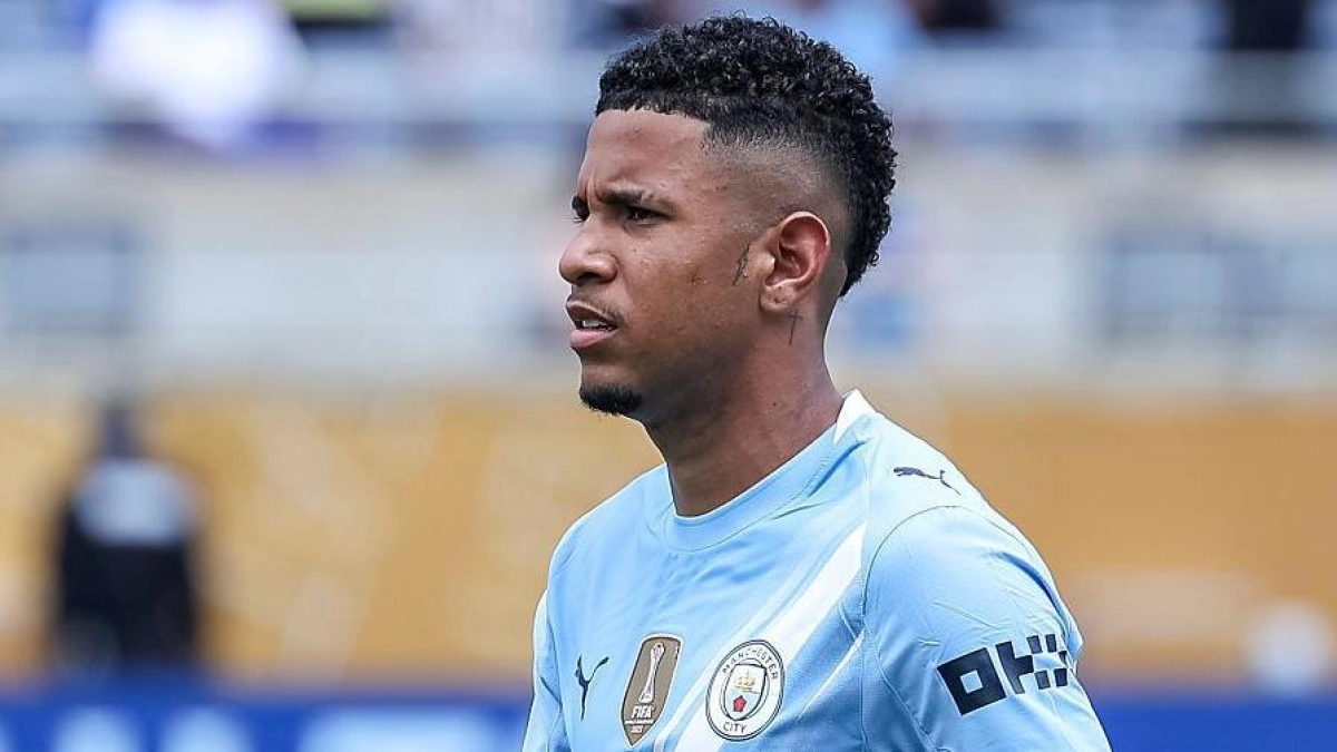 Savinho playing in the 2025 Club World Cup