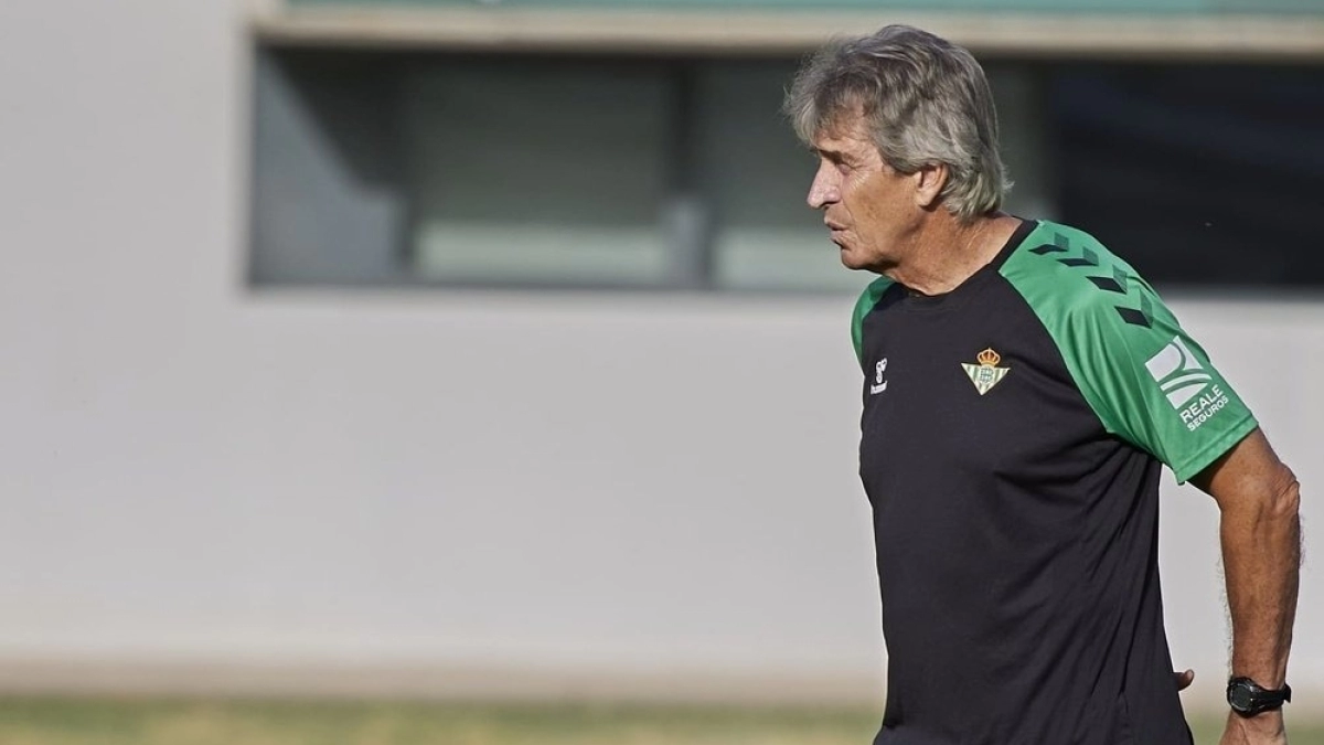 Manuel Pellegrini sigue sin aclarar su futuro en el Betis / Bessocer
