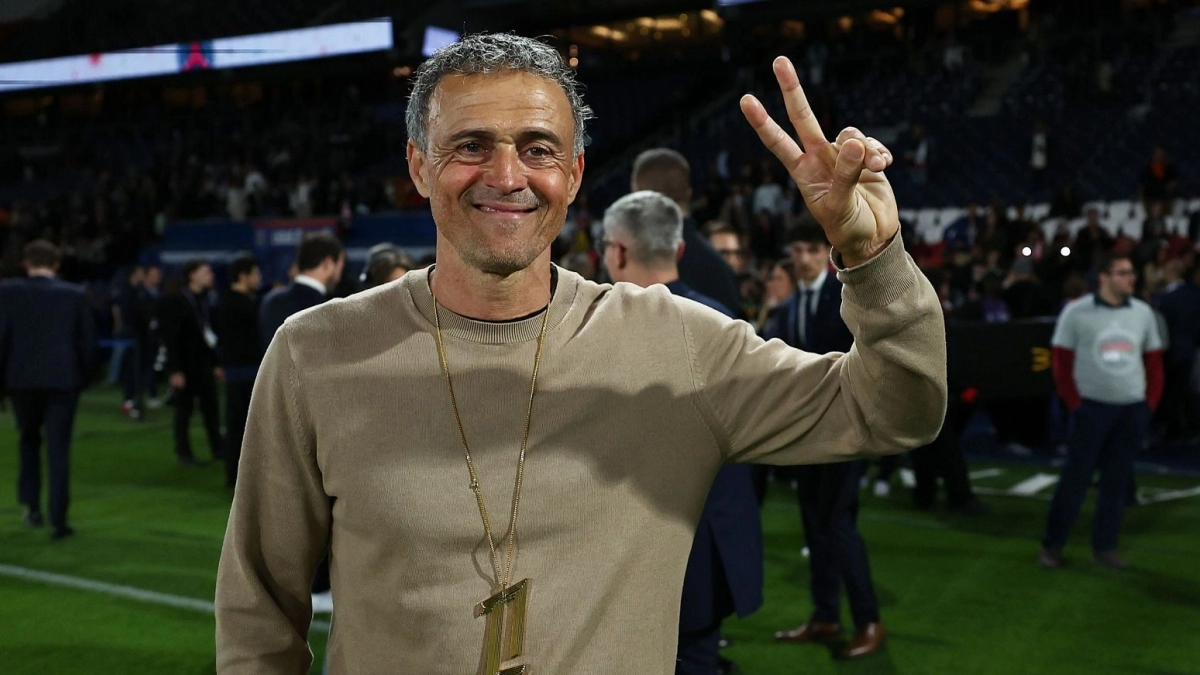 <p>Luis Enrique celebrating the victory</p>