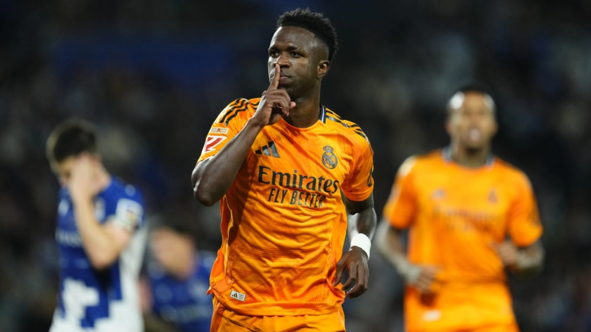 Vinicius Jr haciendo el gesto de silencio hacia la grada