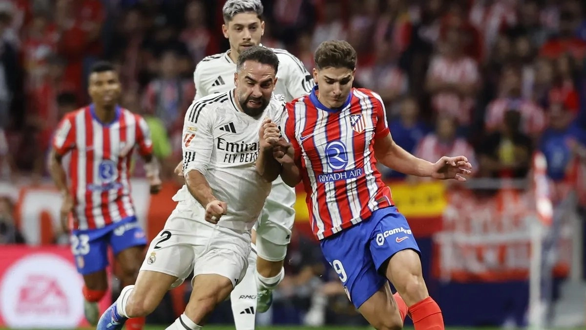 Julián Álvarez and Dani Carvajal in an Atlético de Madrid - Real Madrid