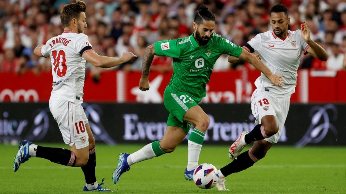 Isco Alarcón en un Sevilla - Real Betis