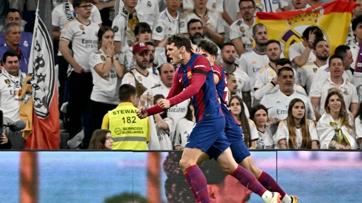 Andreas Christensen celebra un gol en el Real Madrid - Barcelona