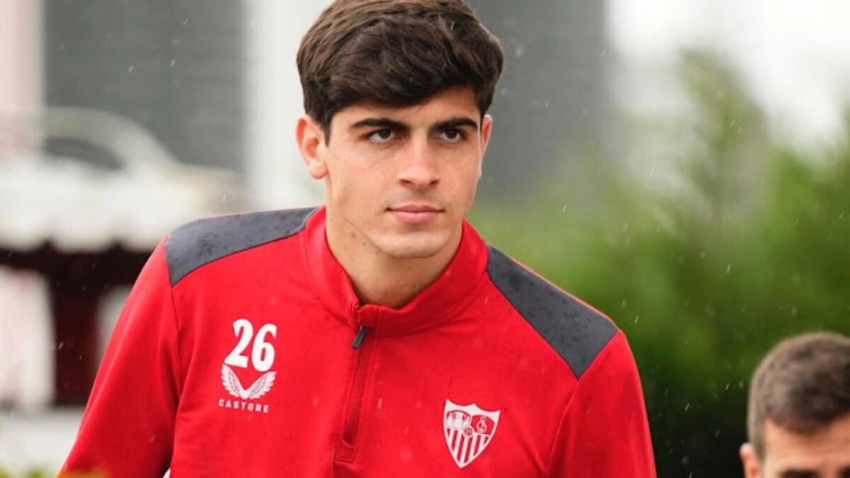 <p>Juanlu Sánchez, player of Sevilla</p>