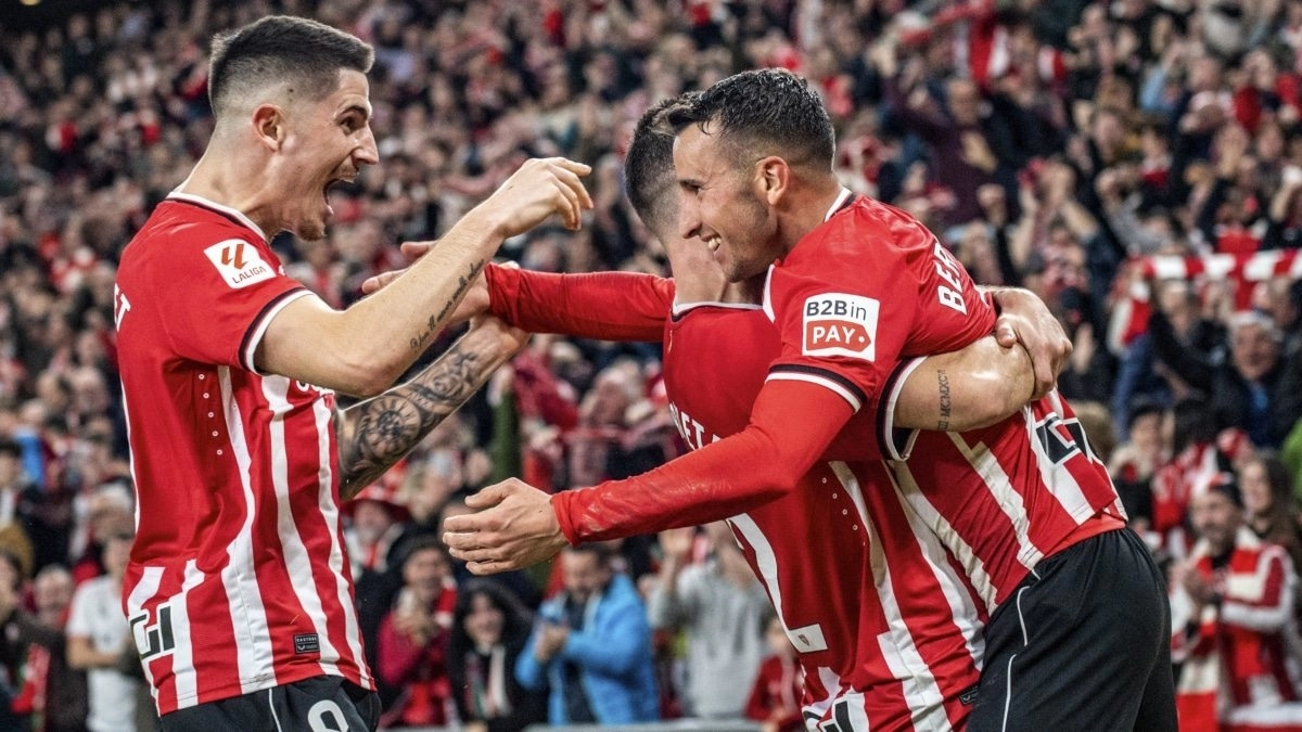 Los jugadores del Athletic Club celebran un gol