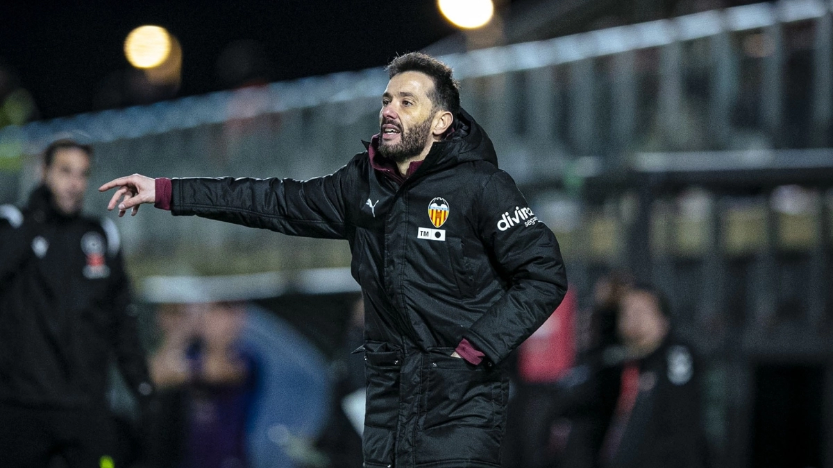 El Valencia no contempla el despido de corberán / Valenciacf.com