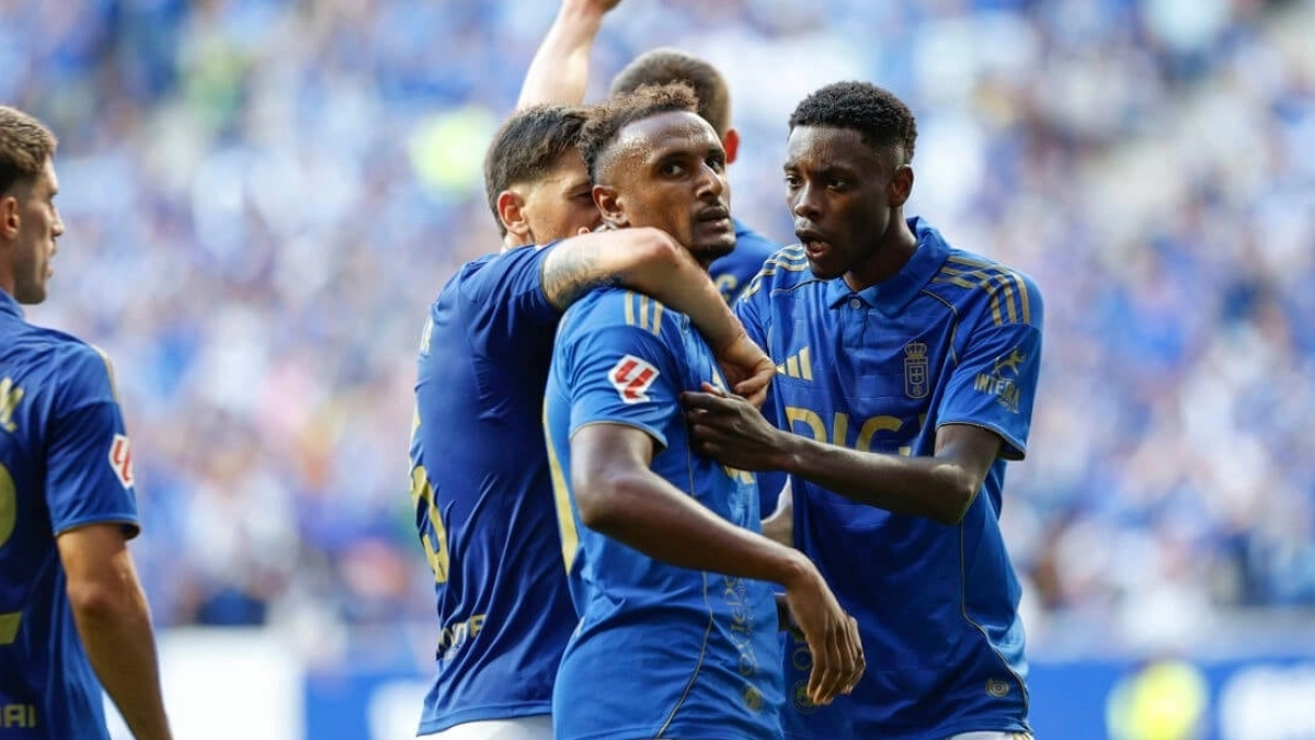 El Real Oviedo acelera para cerrar su primer fichaje invernal