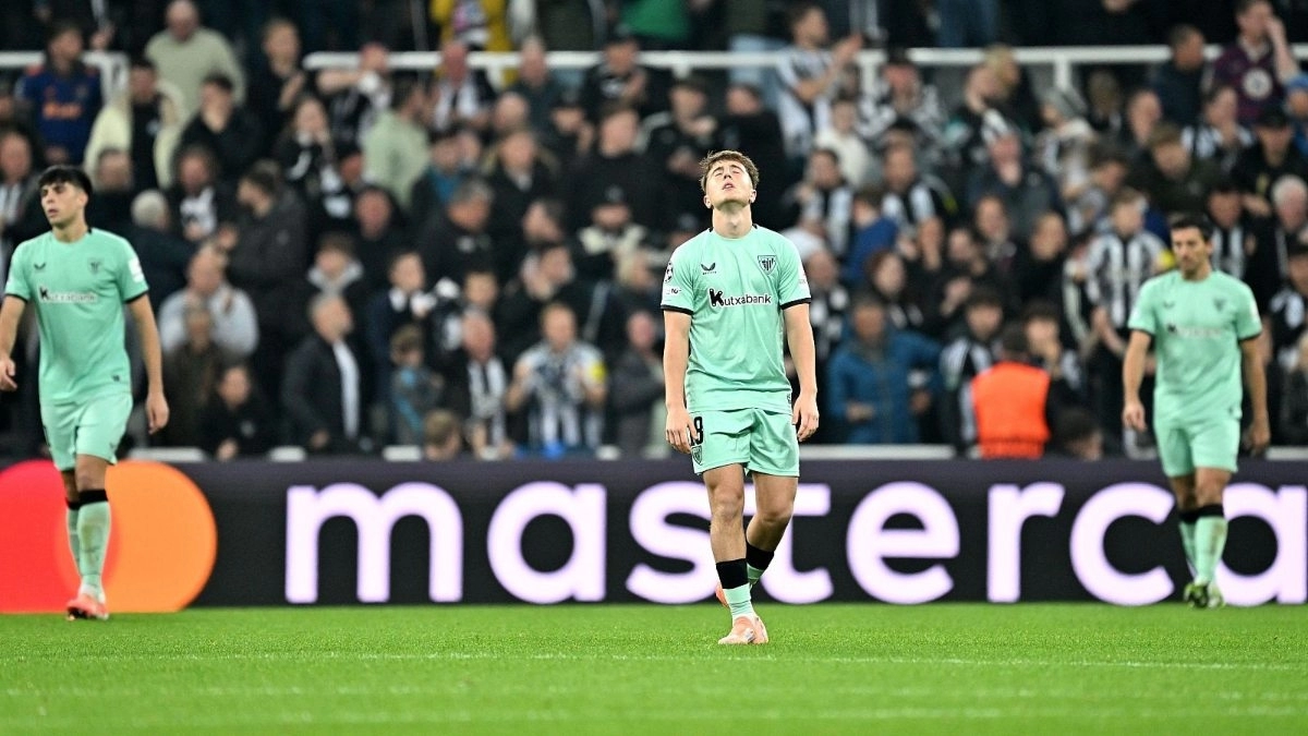 Los jugadores del Athletic Club en la derrota ante el Newcastle en la Champions League