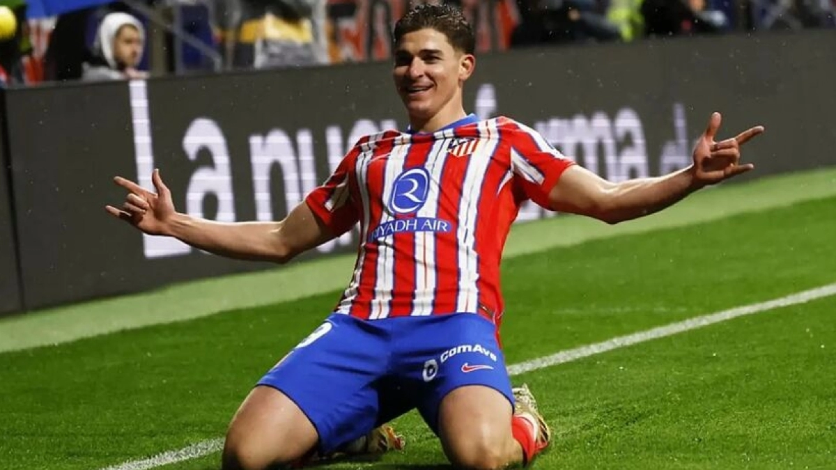 El Chelsea ofrece 150 millones por Julián Álvarez y presiona al FC Barcelona