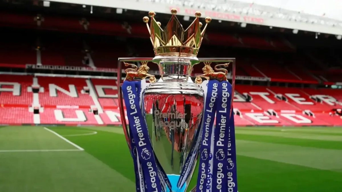 El trofeo de la Premier League en Old Trafford