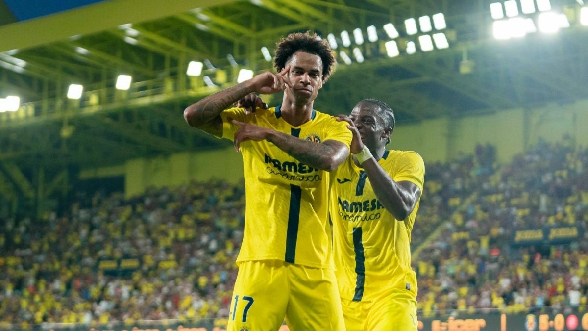 Los jugadores del Villarreal celebran un gol