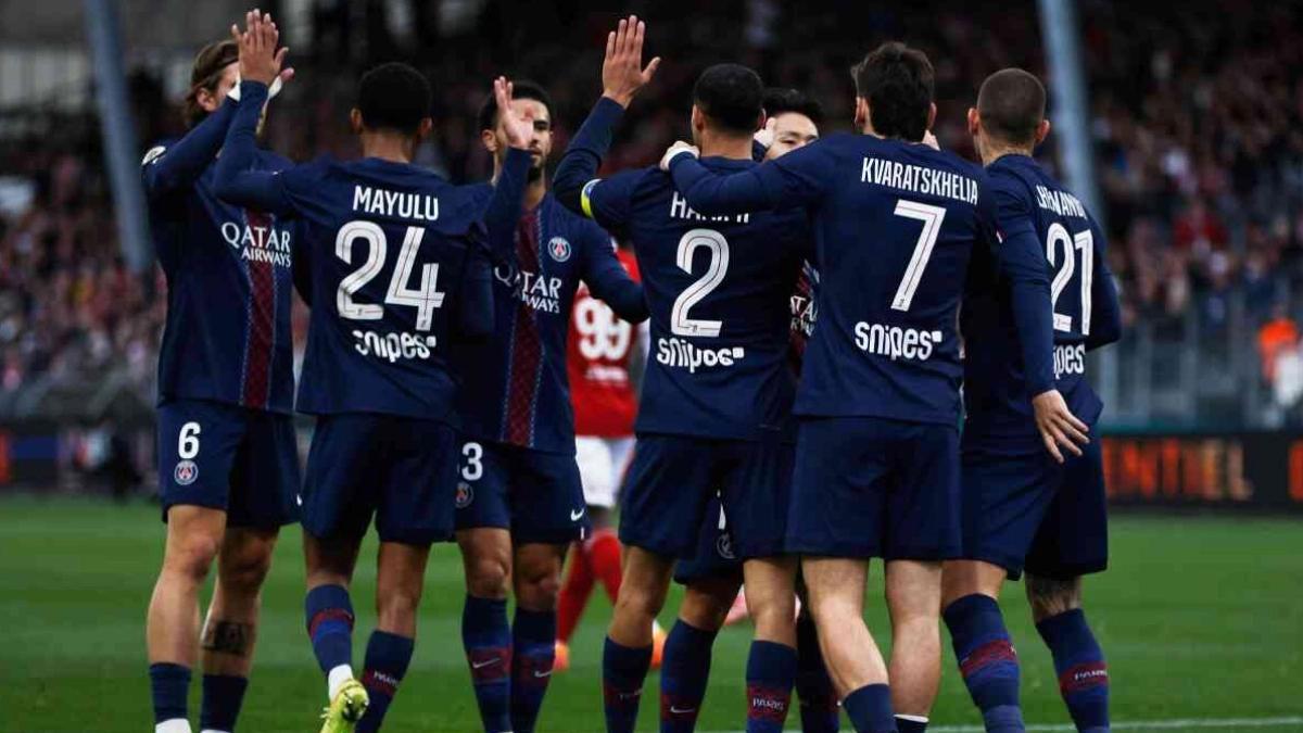 <p>Manchester City offers 180 million to PSG for their star.</p>