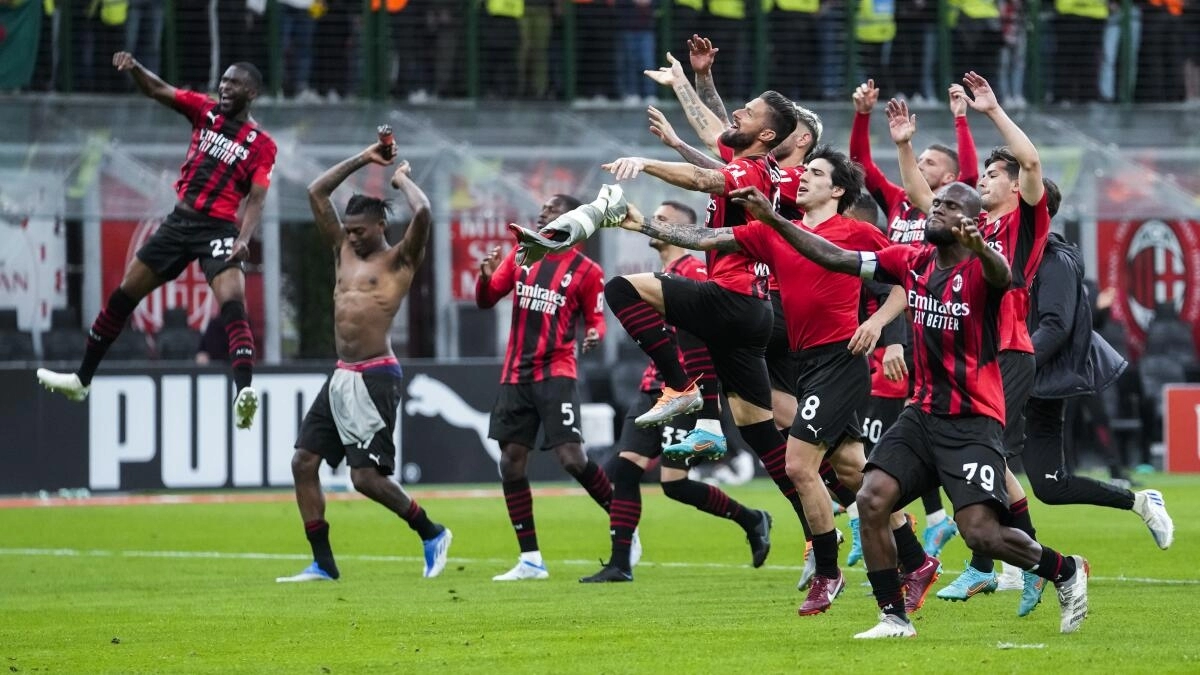 The players of Milan celebrate a victory