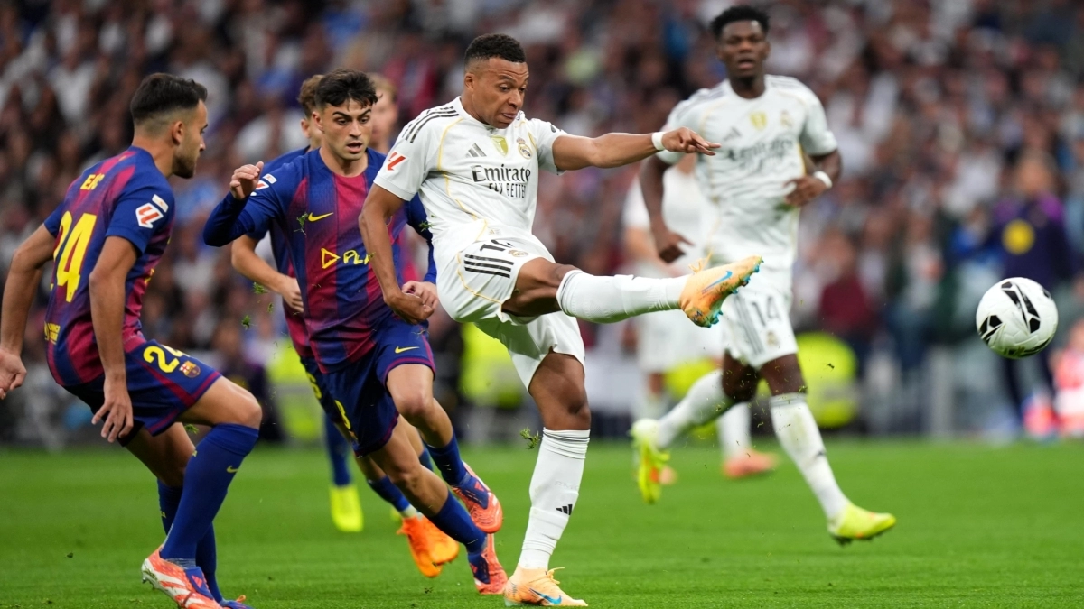 Real Madrid and FC Barcelona are fighting over a signing of 25 million