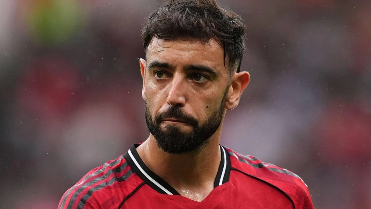 Manchester United accepts to sell Bruno Fernandes.