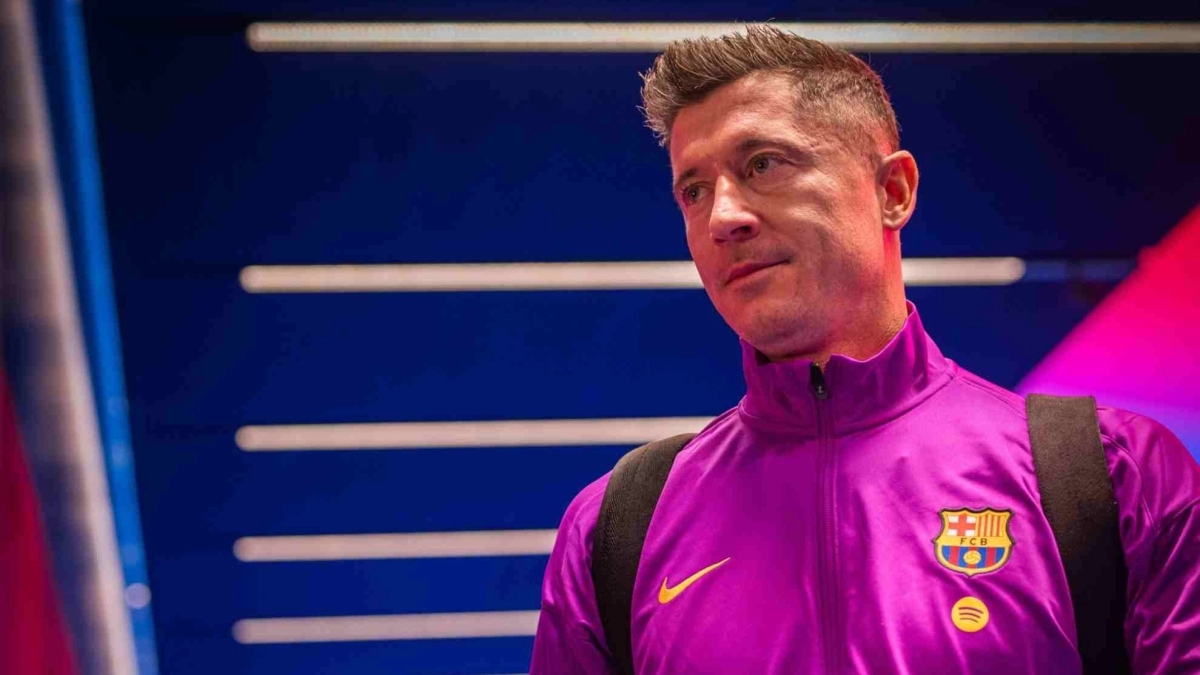 Lewandowski warns Barcelona about his future / Marca