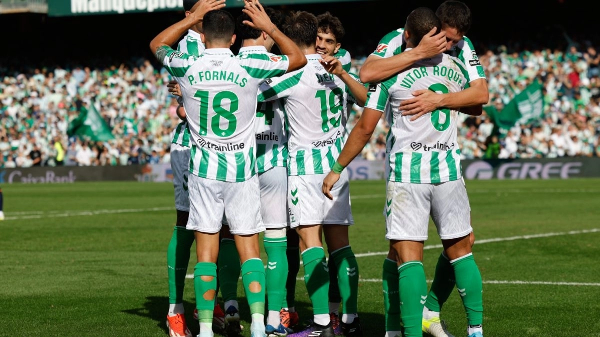 The players of Real Betis celebrate a goal