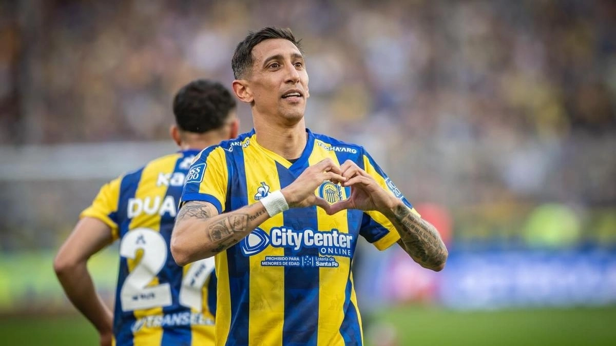 Ángel Di María celebrates a goal with Rosario Central.