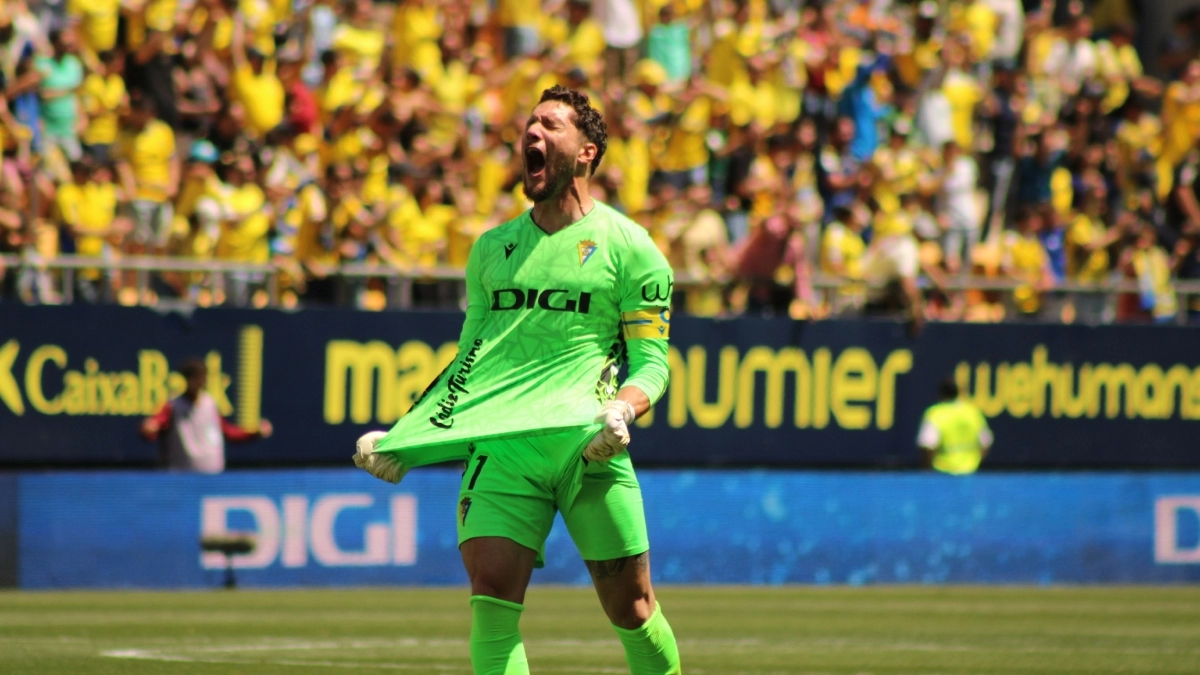 Conan Ledesma celebra un gol del Cádiz