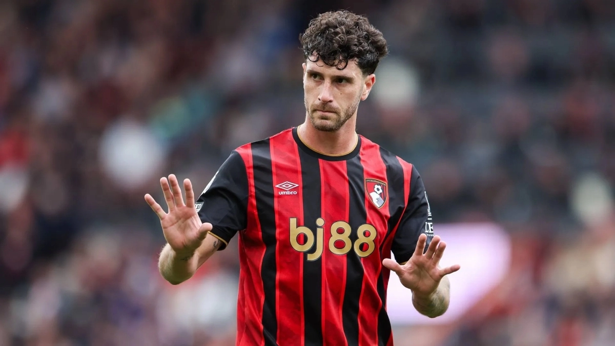 Marcos Senesi, central defender of Bournemouth.
