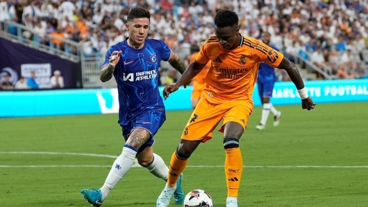 Intercambio entre Enzo y Vinicius / Olé