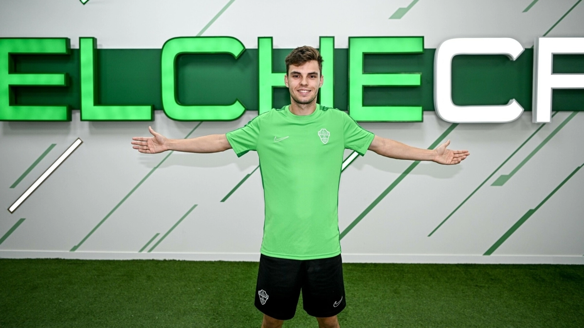 <p>El Elche CF is preparing a key offer to finalize the renewal of Aleix Febas</p>