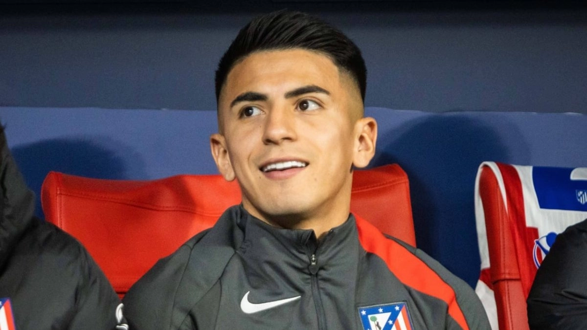 Thiago Almada en el banquillo del Atlético de Madrid