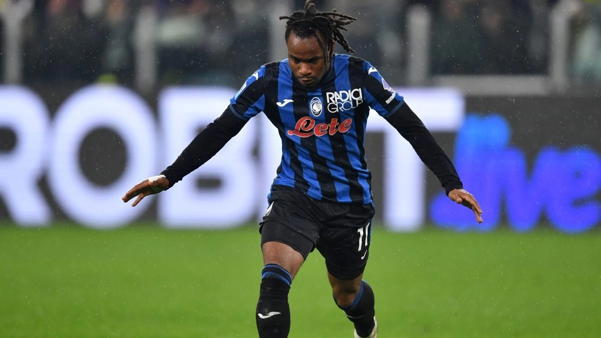 Ademola Lookman celebra un gol anotado con la Atalanta