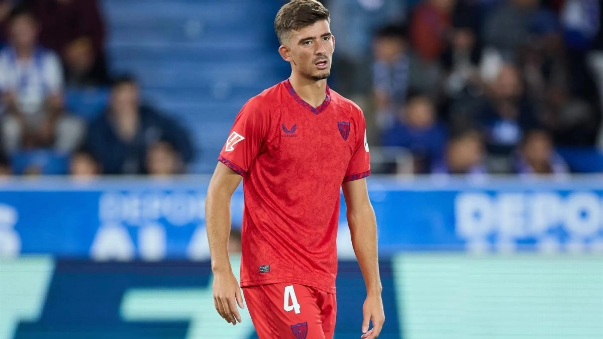 <p>Kike Salas, central defender for Sevilla</p>