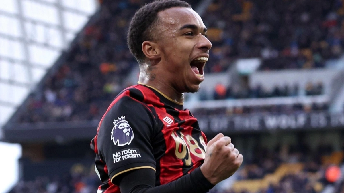 War in the Premier League to sign Eli Junior Kroupi