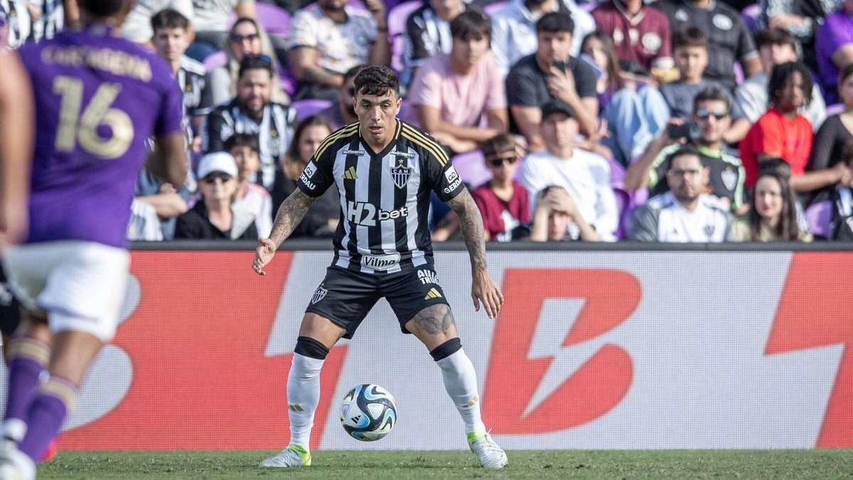 Renzo Saravia hopes to stay at Valencia / Levante-EMV.