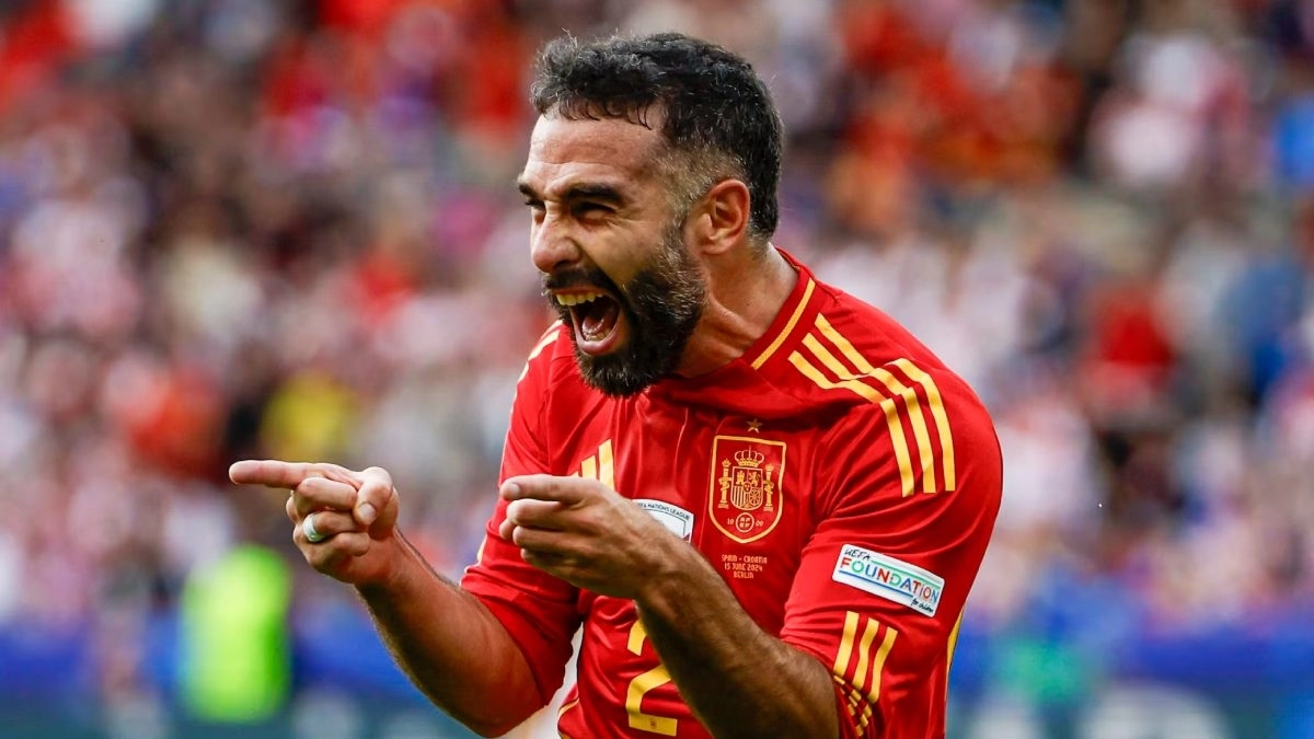 Dani Carvajal celebra un gol con la selección española