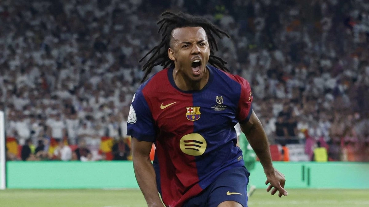 Jules Koundé celebra un gol anotado con el Barcelona