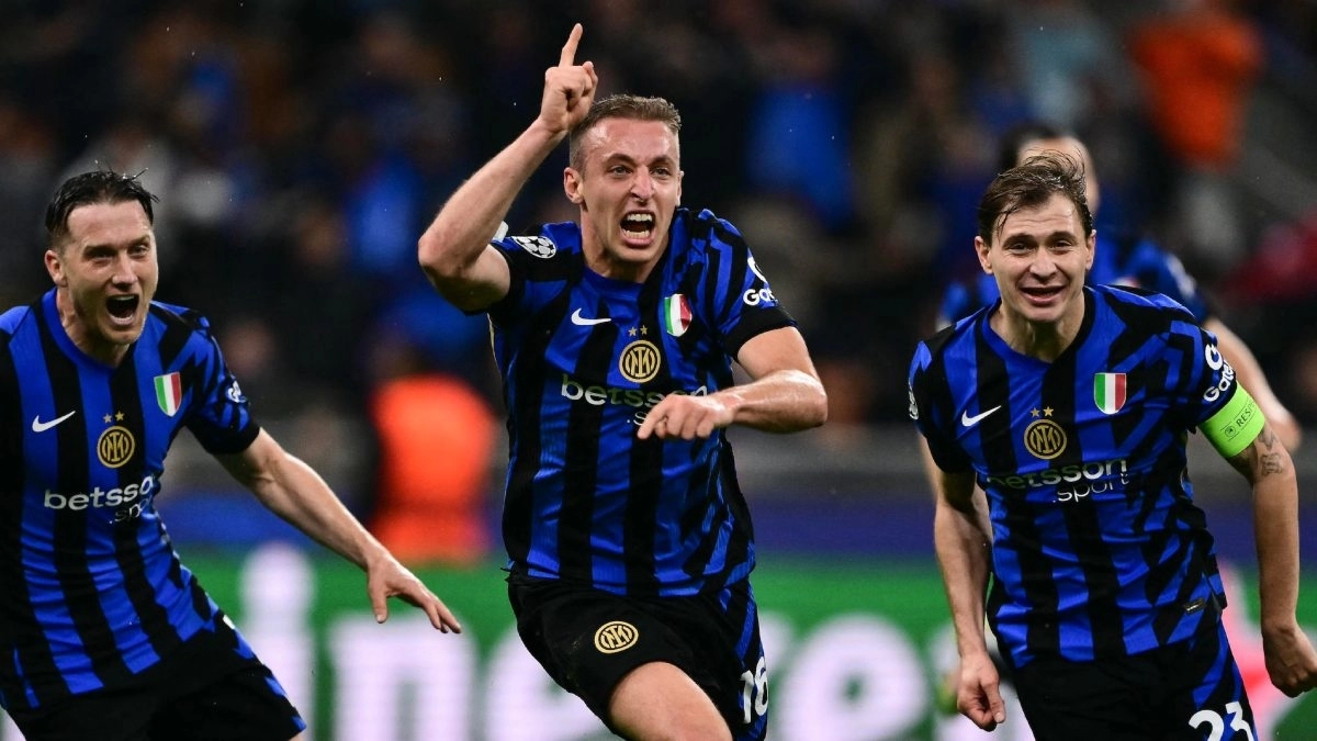 The Inter Milan players celebrate a goal.