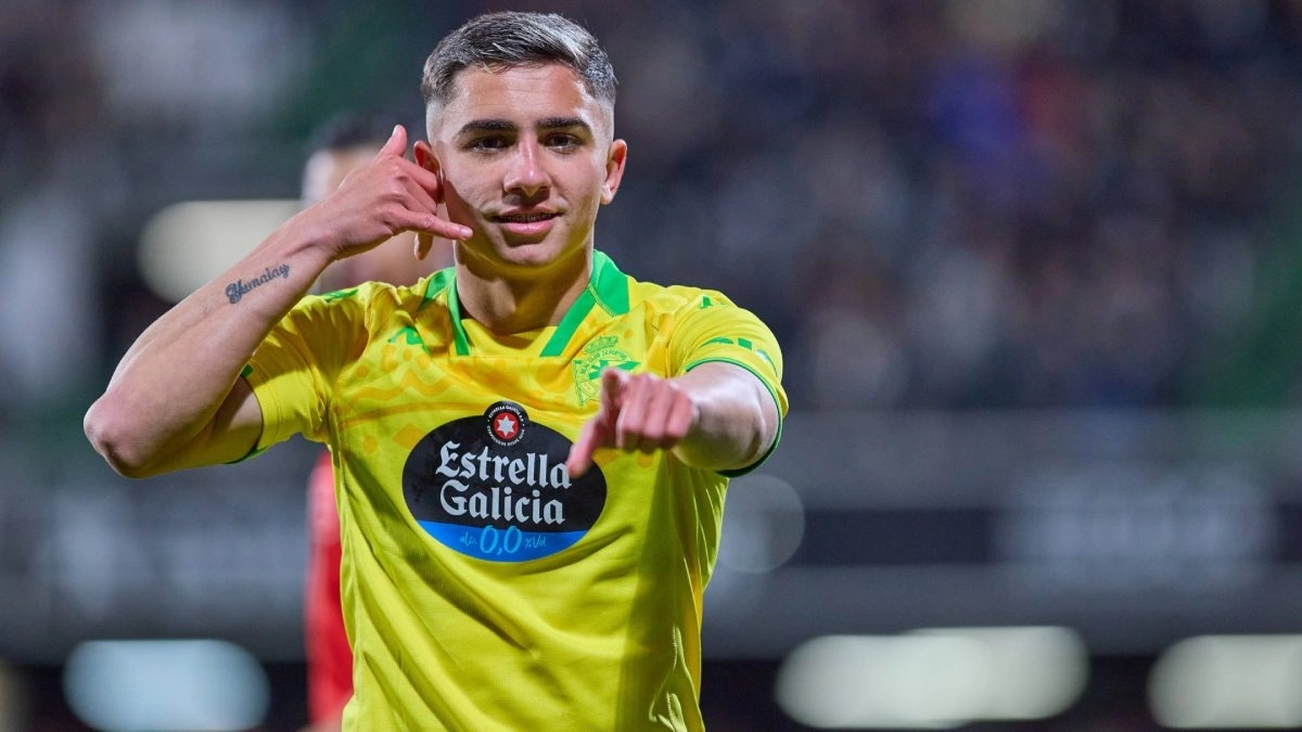 Yeremay Hernández celebrates a goal with Deportivo de La Coruña