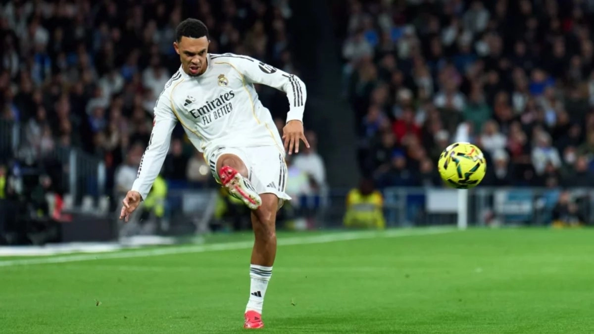 Trent Alexander-Arnold durante un partido con el Real Madrid