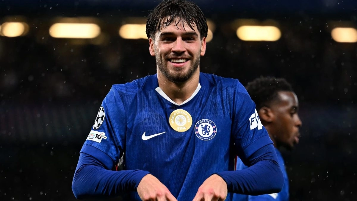 Marc Guiu celebra un gol anotado con el Chelsea