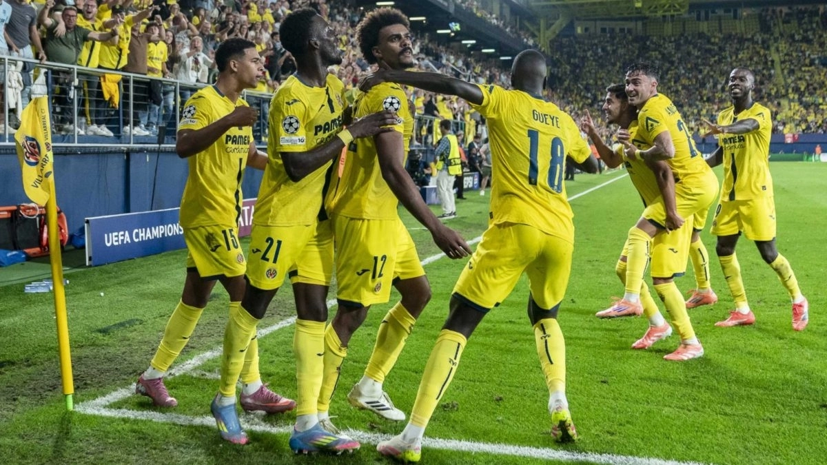 The Villarreal players celebrate a goal